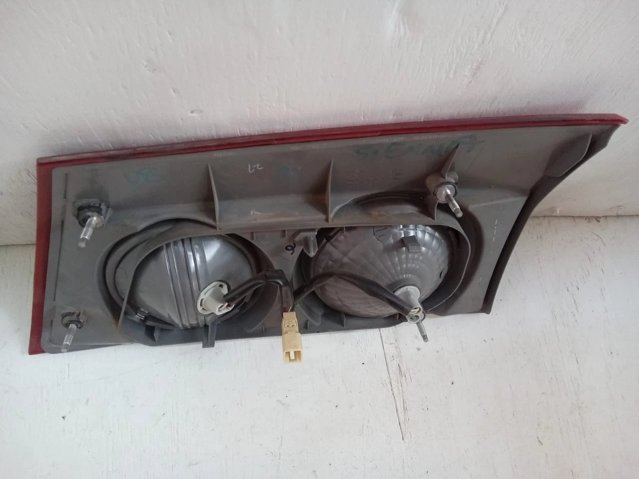 2006 - 2010 TOYOTA SIENNA LID TAIL LIGHT REAR LAMP LEFT DRIVER SIDE 81680-AE020