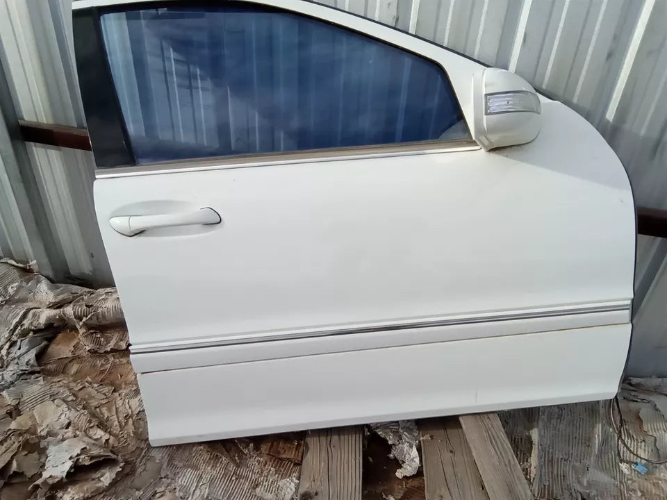 2001 2002 2003 2004 2005 2006 2007 MERCEDES C CLASS FRONT RIGHT DOOR
