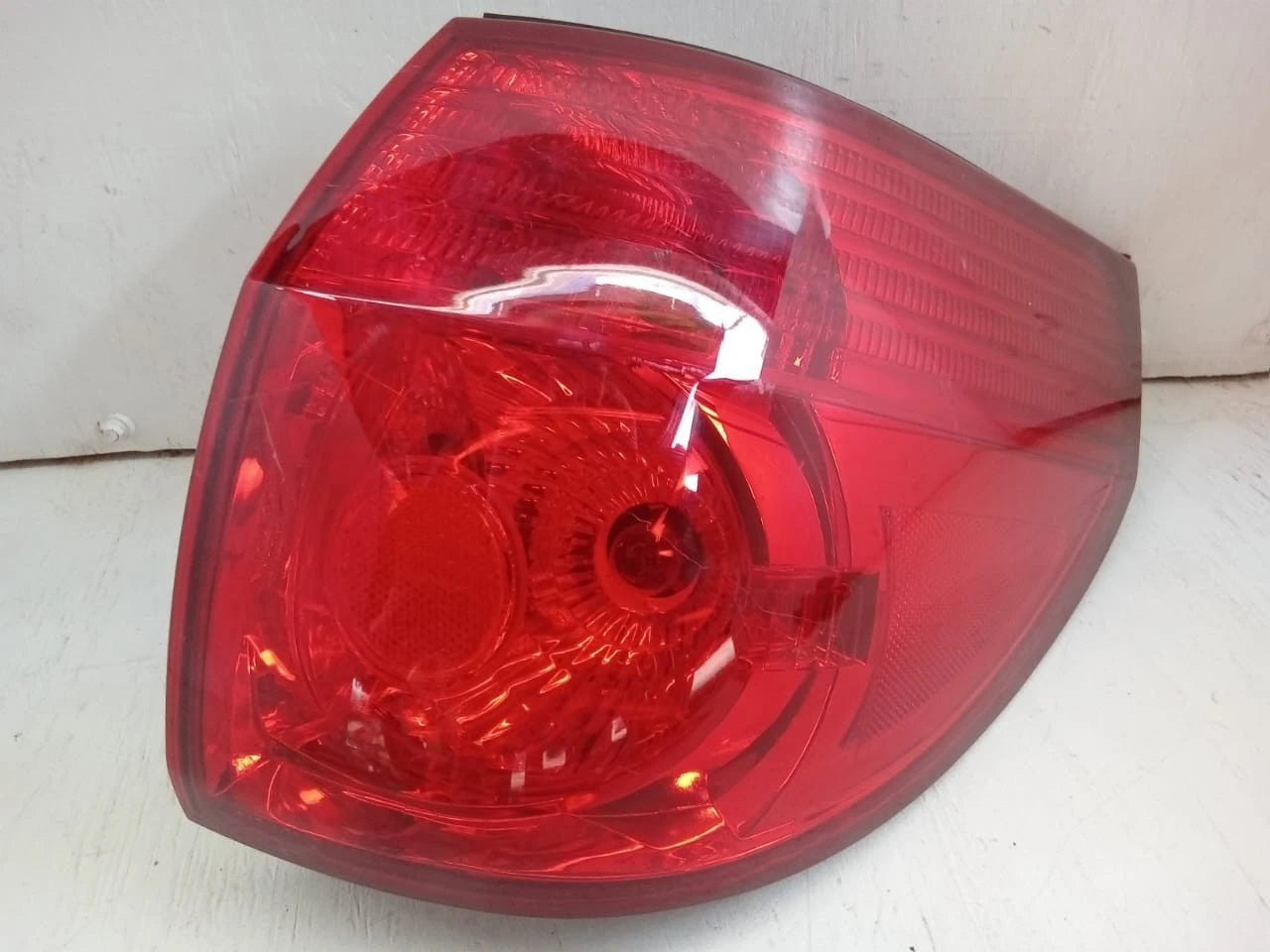 2006-2010 TOYOTA SIENNA TAIL LIGHT REAR LAMP RIGHT PASSENGER SIDE 81550AE020