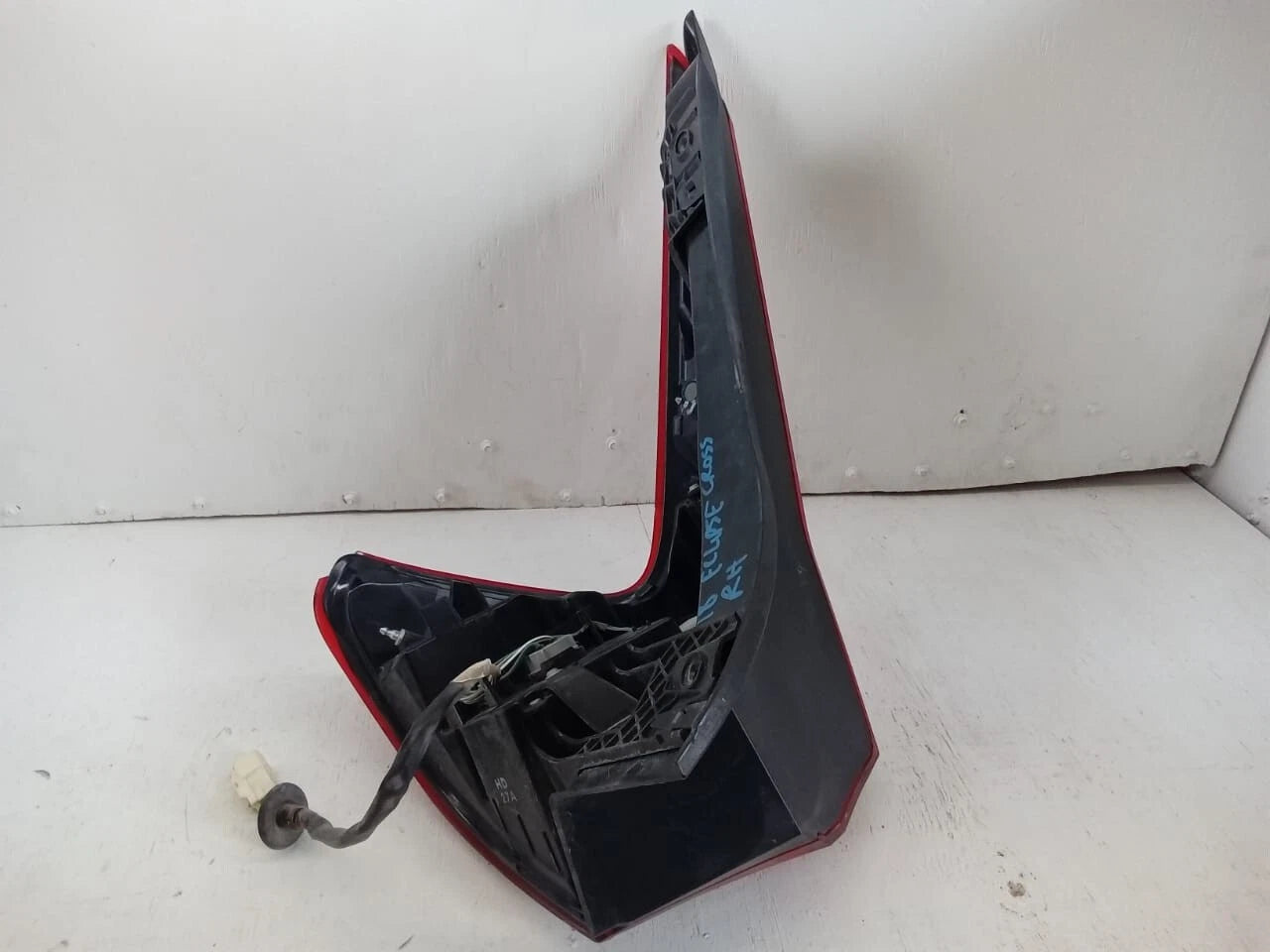 2018-2020 MITSUBISHI ECLIPSE CROSS TAIL LIGHT REAR LAMP RIGHT PASSENGER SIDE 8330B014