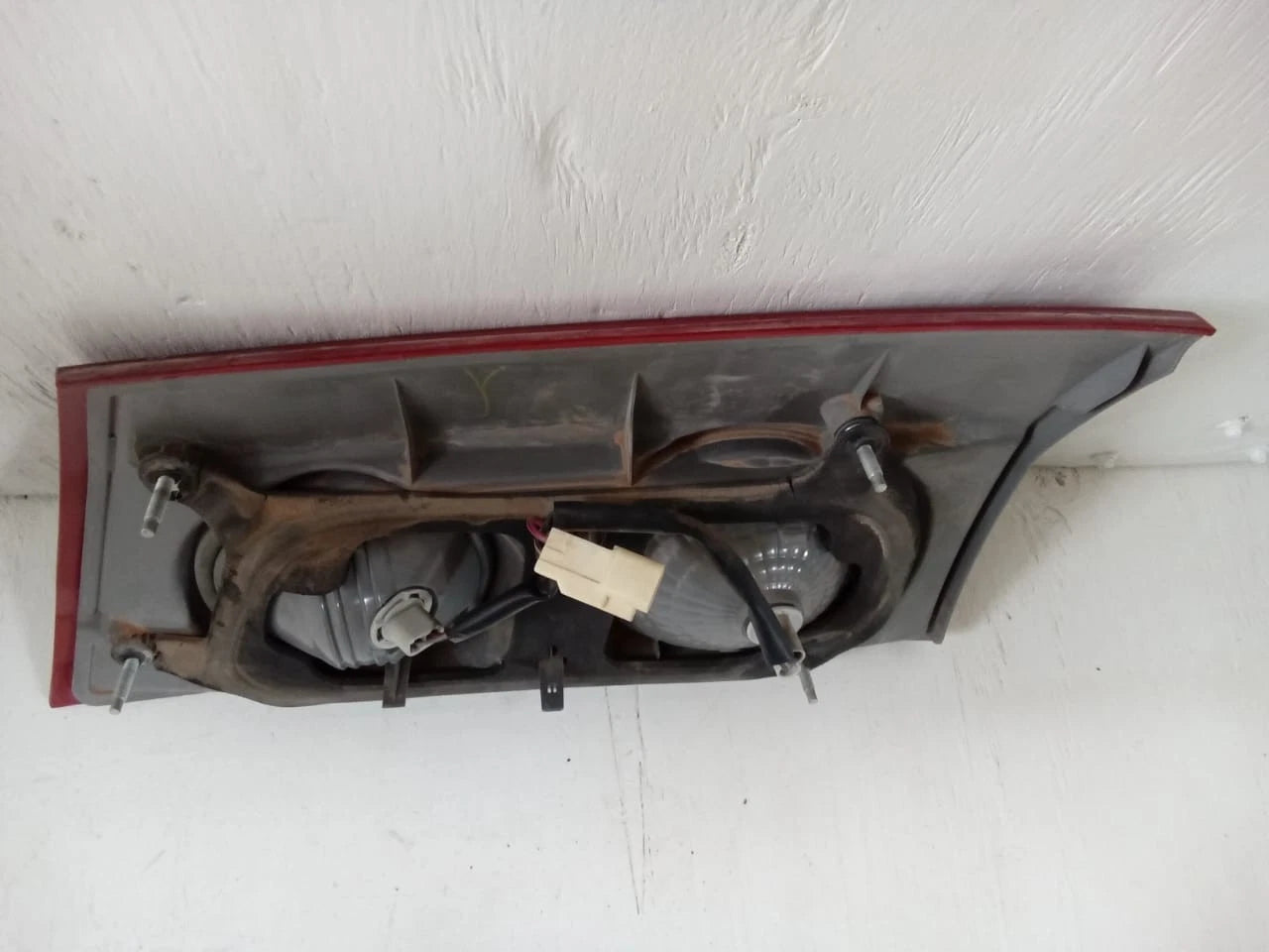 2006 - 2010 TOYOTA SIENNA LID TAIL LIGHT REAR LAMP LEFT DRIVER SIDE 81680-AE020