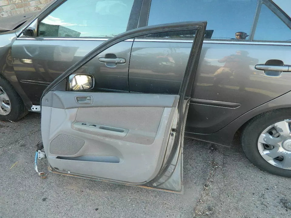 2002 2003 2004 2005 2006 TOYOTA CAMRY FRONT RIGHT PASSENGER DRIVER DOOR OEM- GRY