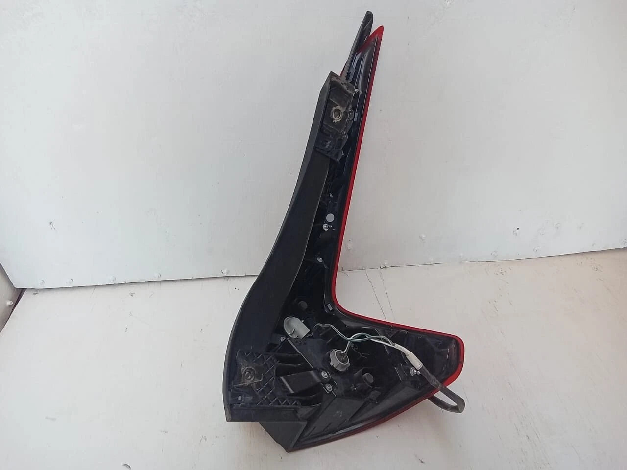 2018-2020 MITSUBISHI ECLIPSE CROSS TAIL LIGHT REAR LAMP LEFT DRIVER SIDE 8330B014