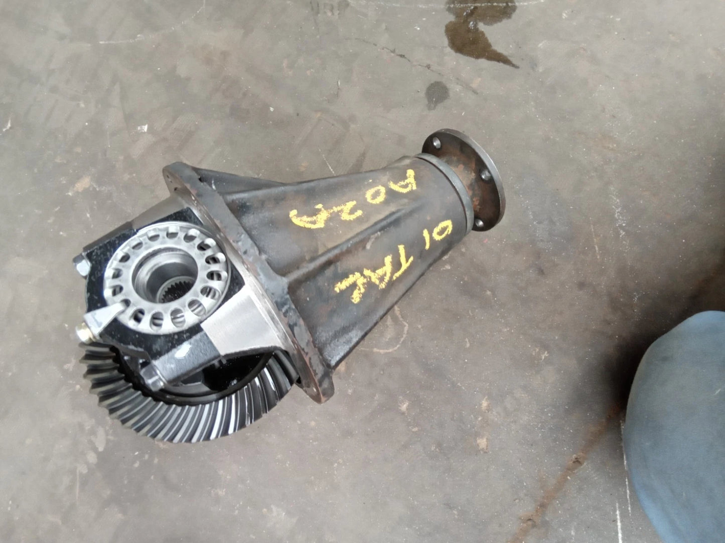 96 - 01 TOYOTA TACOMA REAR DIFFERENTIAL AXLE PUMPKIN 3RD THIRD MEMBER 3.58 41110-35260