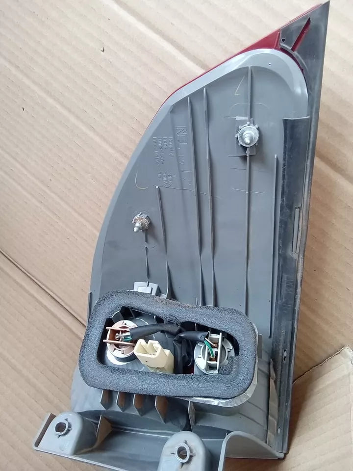 2006-2010 TOYOTA SIENNA TAIL LIGHT REAR LAMP RIGHT PASSENGER SIDE - OEM