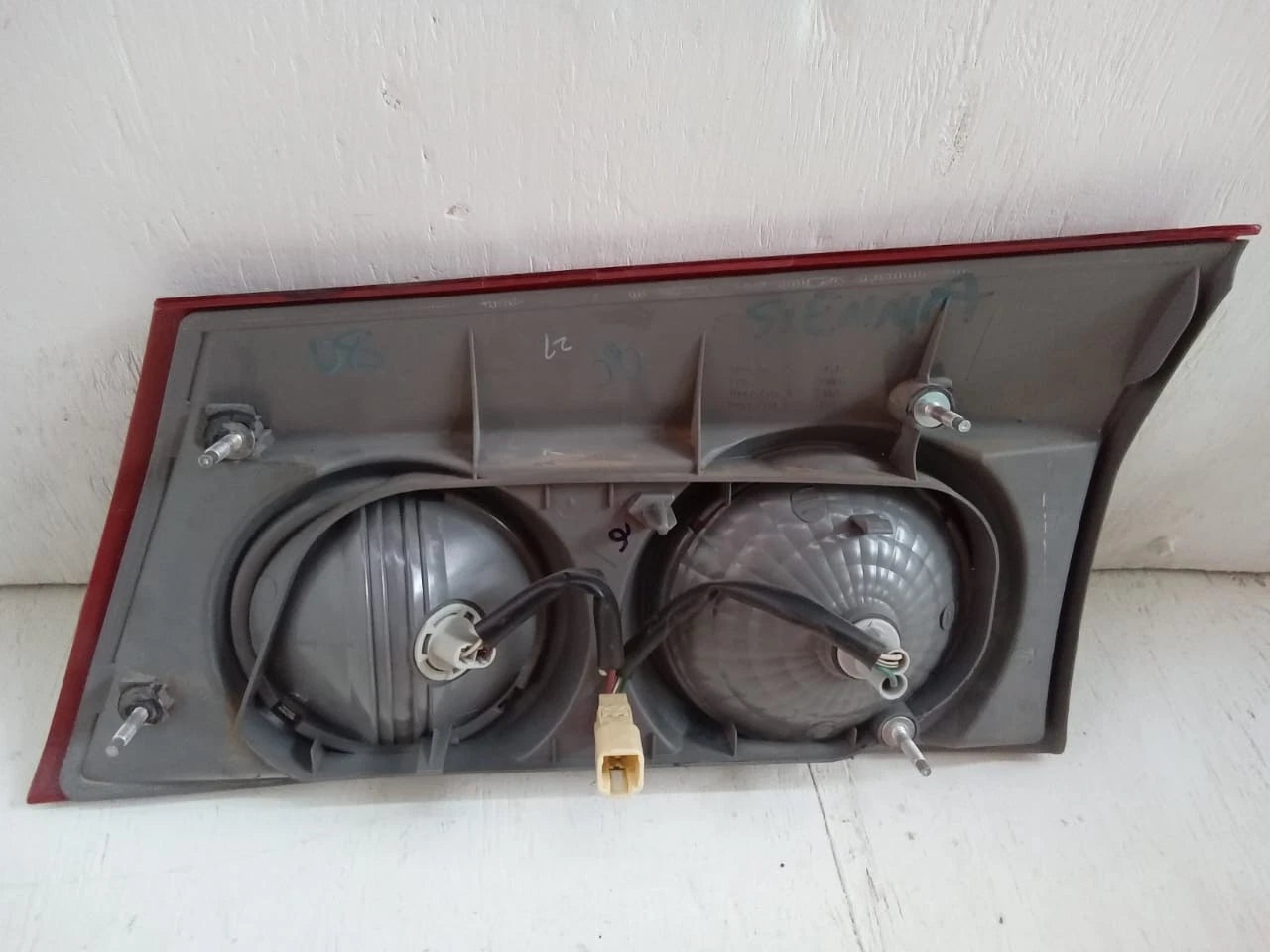 2006 - 2010 TOYOTA SIENNA LID TAIL LIGHT REAR LAMP LEFT DRIVER SIDE 81680-AE020