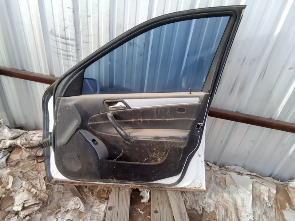 2001 2002 2003 2004 2005 2006 2007 MERCEDES C CLASS FRONT RIGHT DOOR