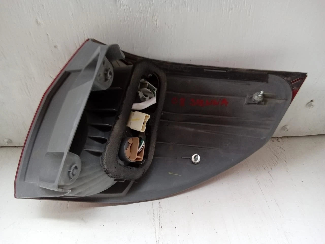 2006-2010 TOYOTA SIENNA TAIL LIGHT REAR LAMP LEFT DRIVER SIDE 81560AE020