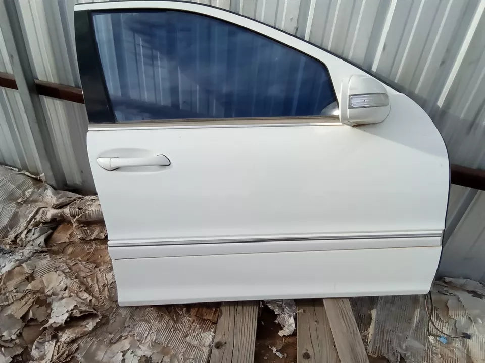 2001 2002 2003 2004 2005 2006 2007 MERCEDES C CLASS FRONT RIGHT DOOR