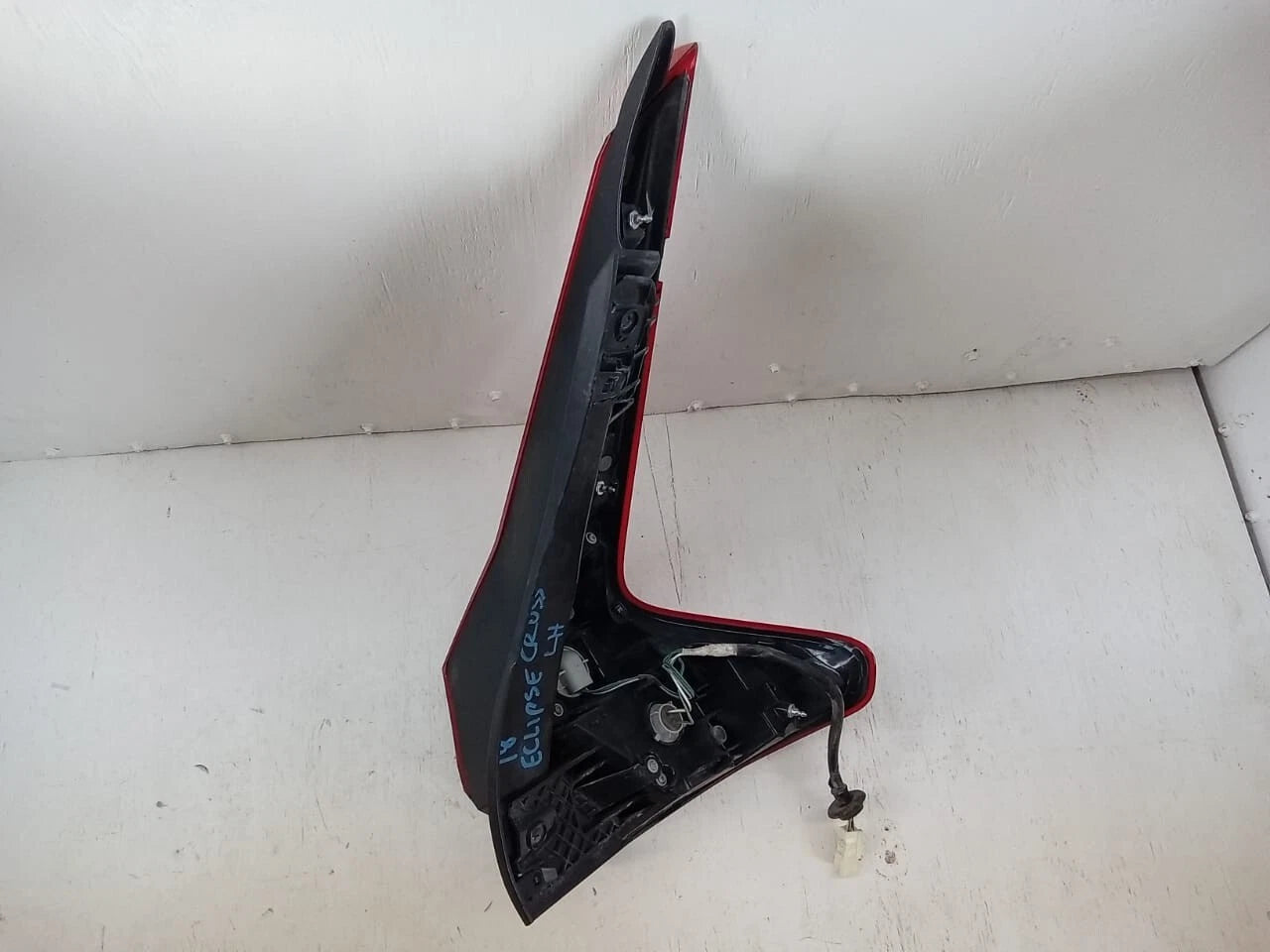 2018-2020 MITSUBISHI ECLIPSE CROSS TAIL LIGHT REAR LAMP LEFT DRIVER SIDE 8330B014