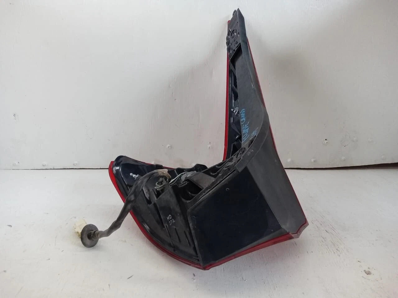 2018-2020 MITSUBISHI ECLIPSE CROSS TAIL LIGHT REAR LAMP RIGHT PASSENGER SIDE 8330B014