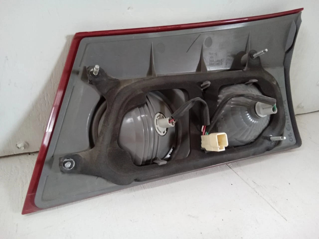 2006 - 2010 TOYOTA SIENNA LID TAIL LIGHT REAR LAMP LEFT DRIVER SIDE 81680-AE020