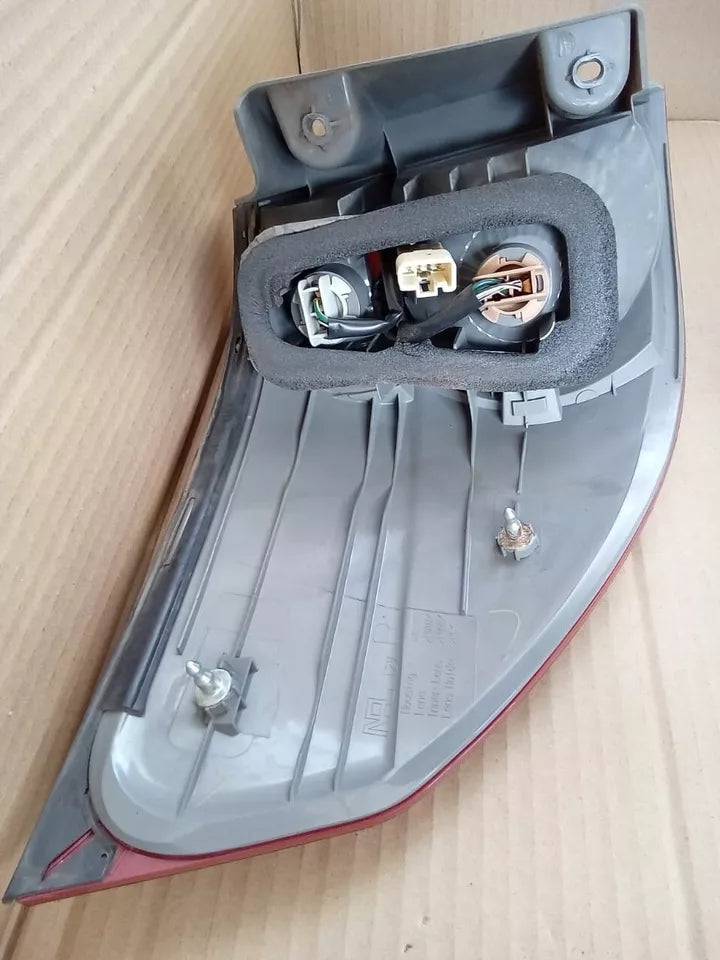 2006-2010 TOYOTA SIENNA TAIL LIGHT REAR LAMP RIGHT PASSENGER SIDE - OEM