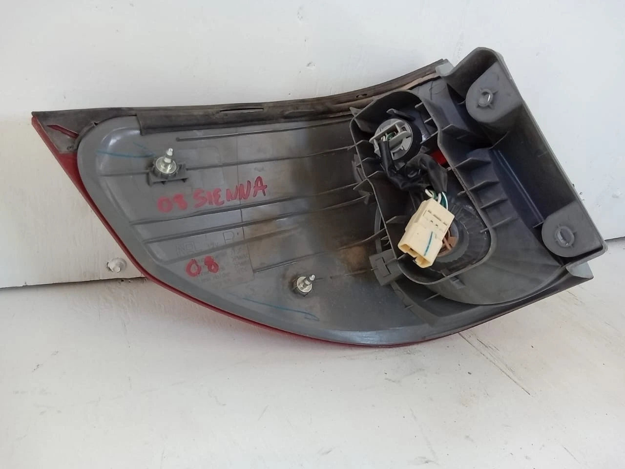 2006-2010 TOYOTA SIENNA TAIL LIGHT REAR LAMP RIGHT PASSENGER SIDE 81550AE020