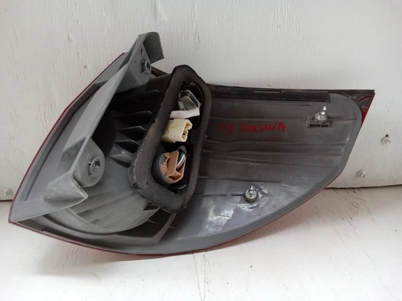 2006-2010 TOYOTA SIENNA TAIL LIGHT REAR LAMP LEFT DRIVER SIDE 81560AE020