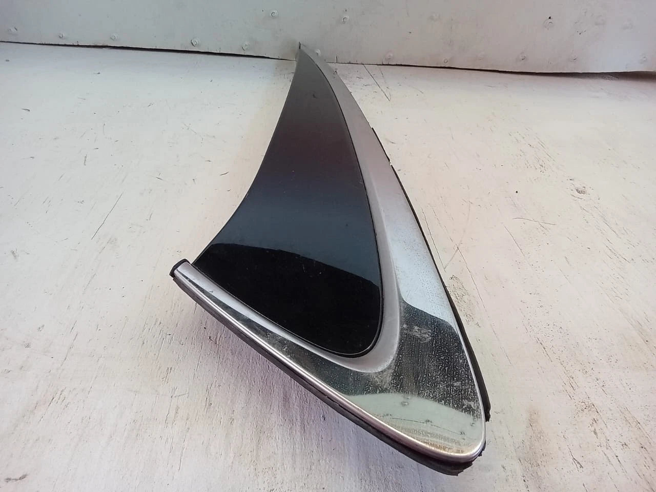 2015-2016 TOYOTA CAMRY LEFT LH SIDE REAR PILLAR TRIM MOLDING OEM 75056-06010