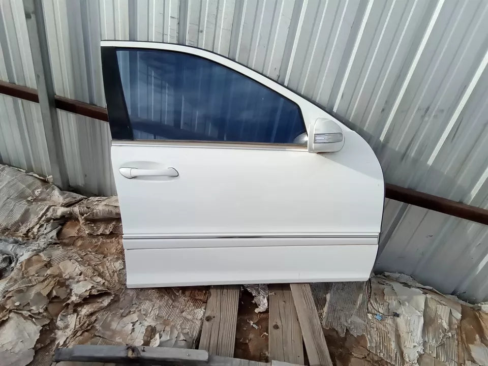 2001 2002 2003 2004 2005 2006 2007 MERCEDES C CLASS FRONT RIGHT DOOR