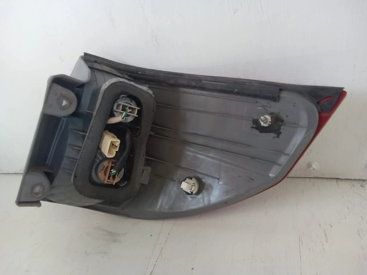 2006-2010 TOYOTA SIENNA TAIL LIGHT REAR LAMP LEFT DRIVER SIDE 81560AE020