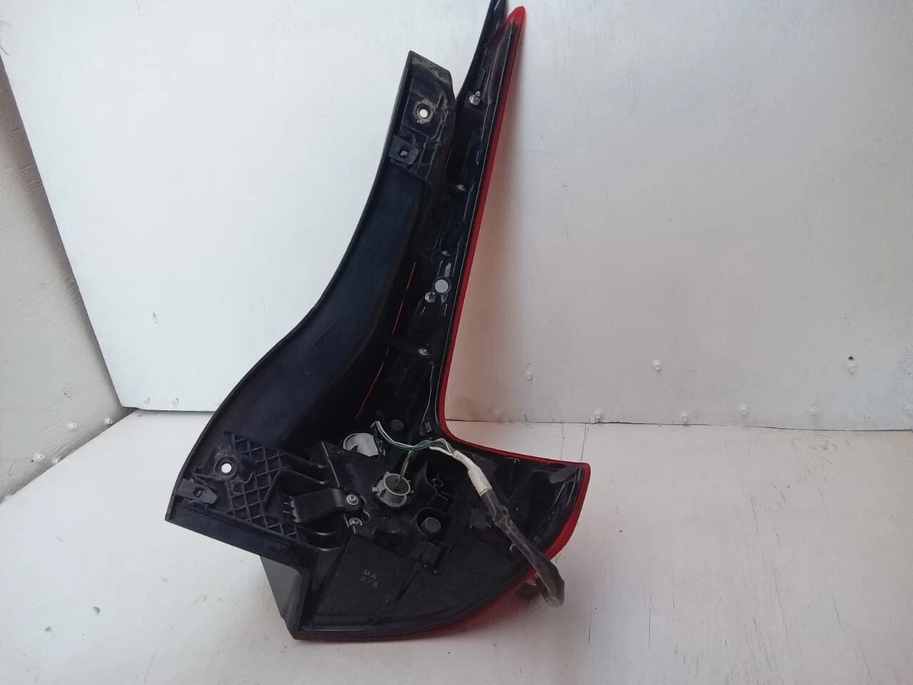 2018-2020 MITSUBISHI ECLIPSE CROSS TAIL LIGHT REAR LAMP LEFT DRIVER SIDE 8330B014