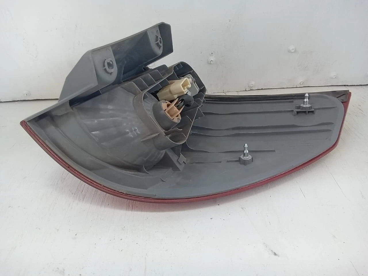 2006-2010 TOYOTA SIENNA TAIL LIGHT REAR LAMP LEFT DRIVER SIDE 81560AE020