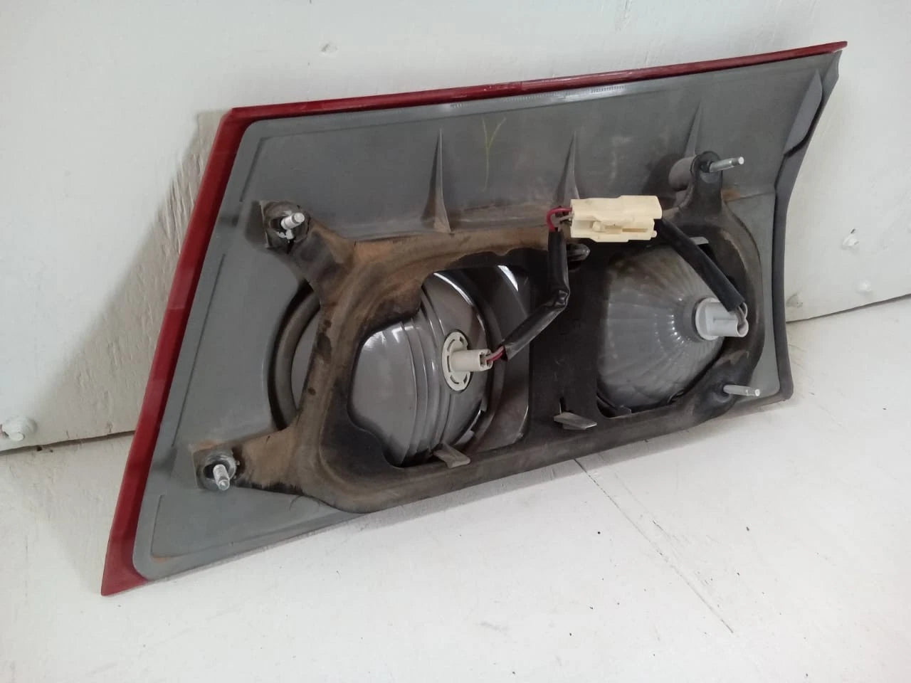 2006 - 2010 TOYOTA SIENNA LID TAIL LIGHT REAR LAMP LEFT DRIVER SIDE 81680-AE020