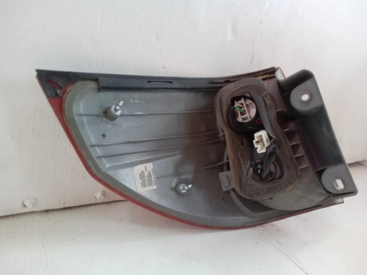 2006-2010 TOYOTA SIENNA TAIL LIGHT REAR LAMP RIGHT PASSENGER SIDE 81550AE020