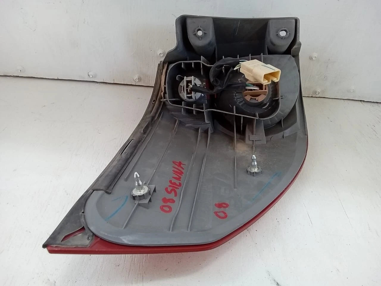 2006-2010 TOYOTA SIENNA TAIL LIGHT REAR LAMP RIGHT PASSENGER SIDE 81550AE020