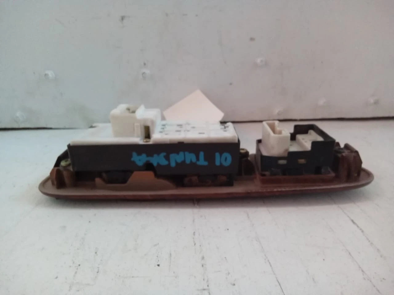 00-06 TOYOTA TUNDRA DRIVER SIDE MASTER POWER WINDOW SWITCH WOOD GRAIN 742020C020