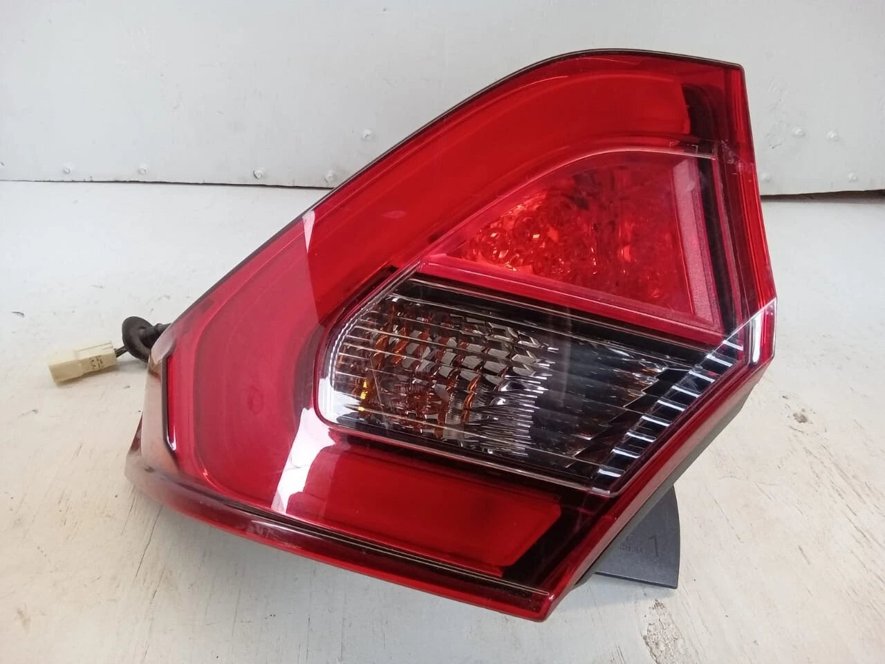 2018-2020 MITSUBISHI ECLIPSE CROSS TAIL LIGHT REAR LAMP LEFT DRIVER SIDE 8330B014