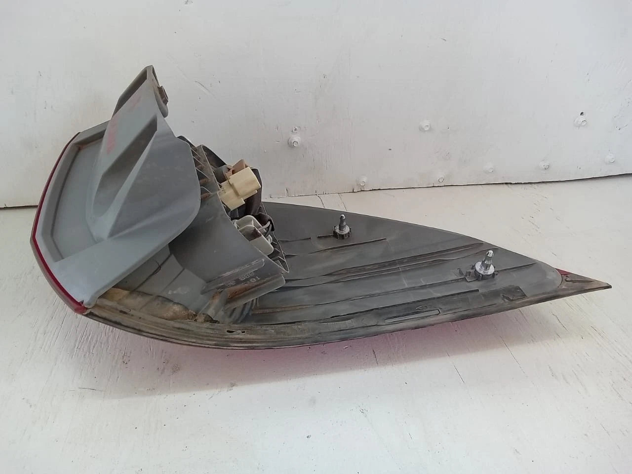 2006-2010 TOYOTA SIENNA TAIL LIGHT REAR LAMP RIGHT PASSENGER SIDE 81550AE020