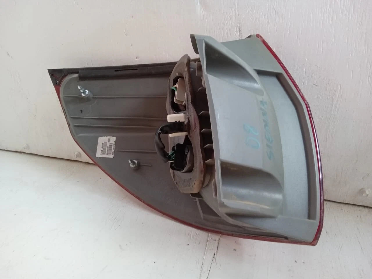 2006-2010 TOYOTA SIENNA TAIL LIGHT REAR LAMP RIGHT PASSENGER SIDE 81550AE020