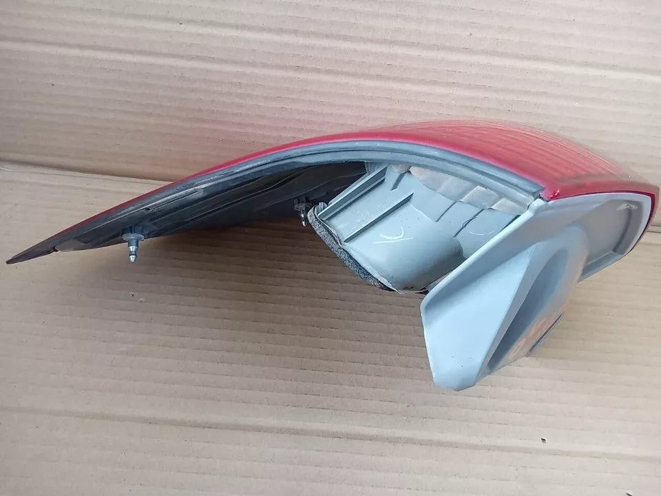 2006-2010 TOYOTA SIENNA TAIL LIGHT REAR LAMP RIGHT PASSENGER SIDE - OEM