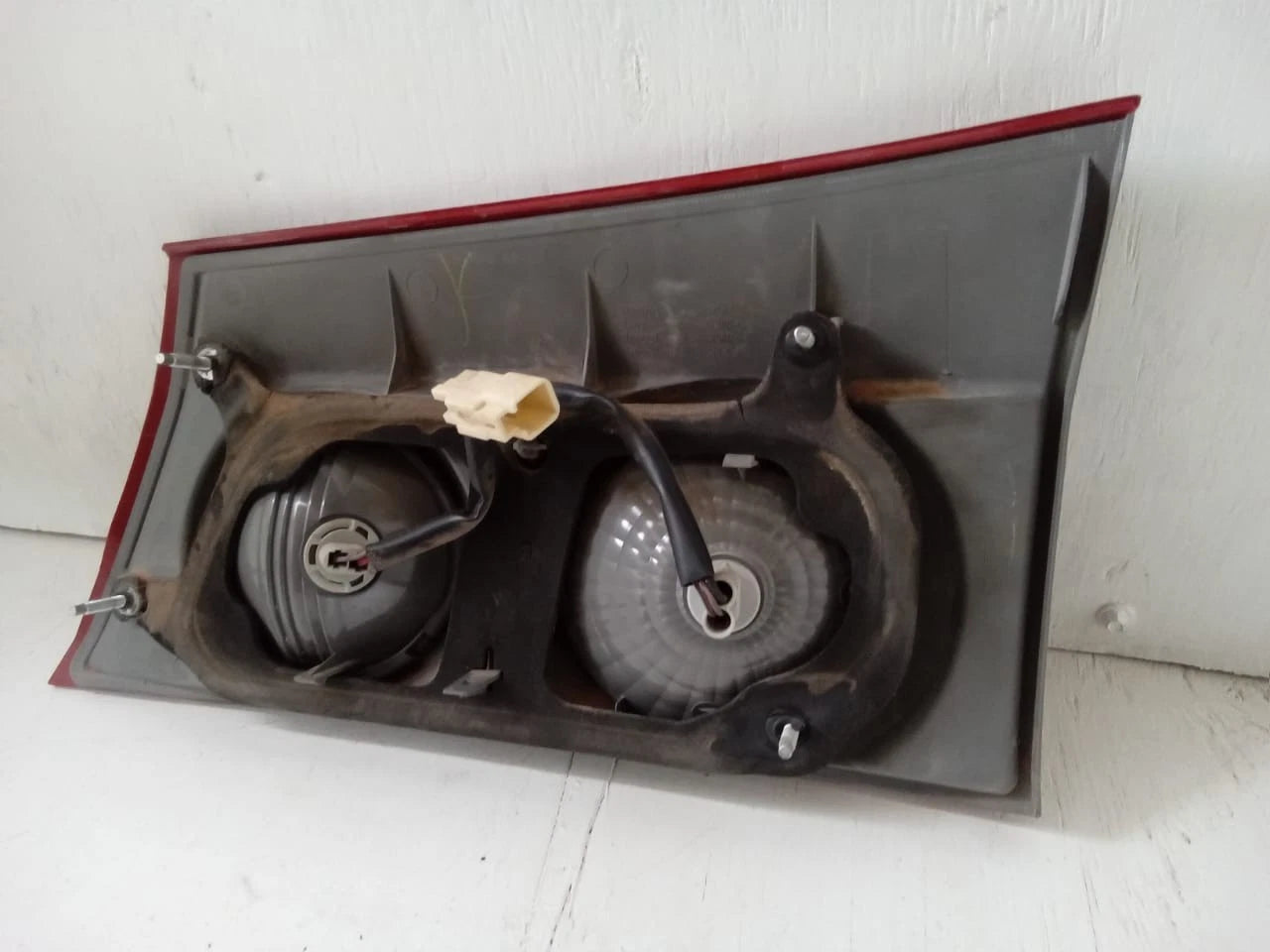 2006 - 2010 TOYOTA SIENNA LID TAIL LIGHT REAR LAMP LEFT DRIVER SIDE 81680-AE020