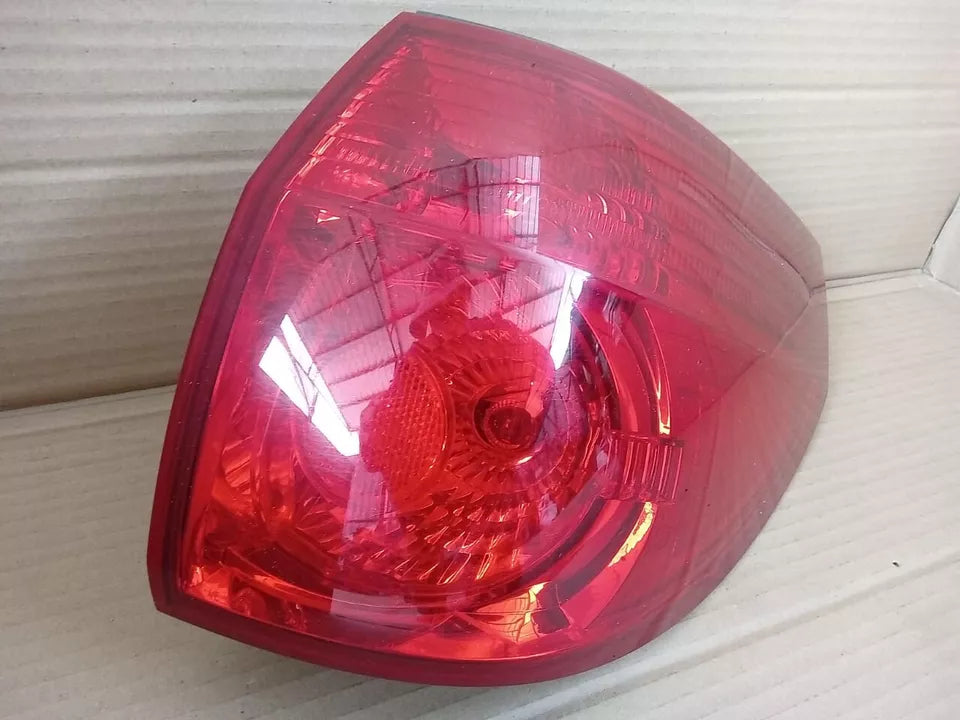 2006-2010 TOYOTA SIENNA TAIL LIGHT REAR LAMP RIGHT PASSENGER SIDE - OEM