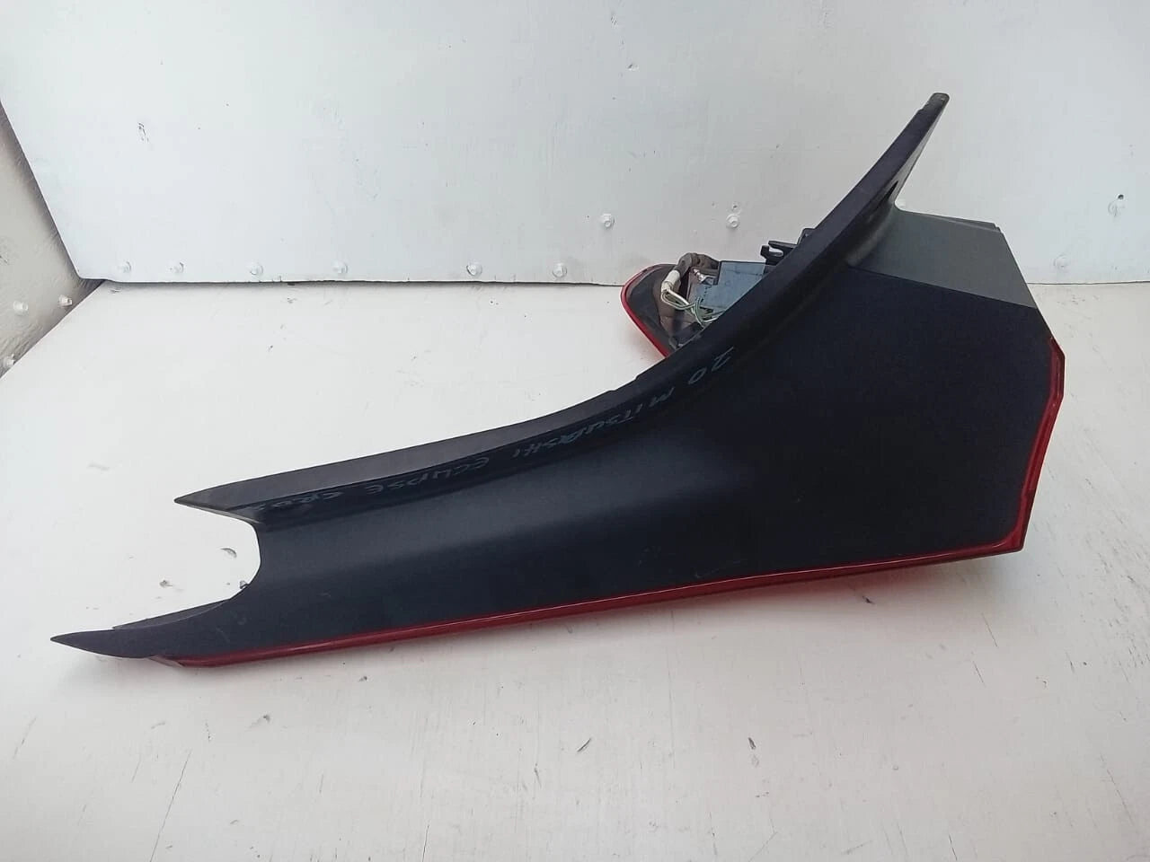 2018-2020 MITSUBISHI ECLIPSE CROSS TAIL LIGHT REAR LAMP LEFT DRIVER SIDE 8330B014