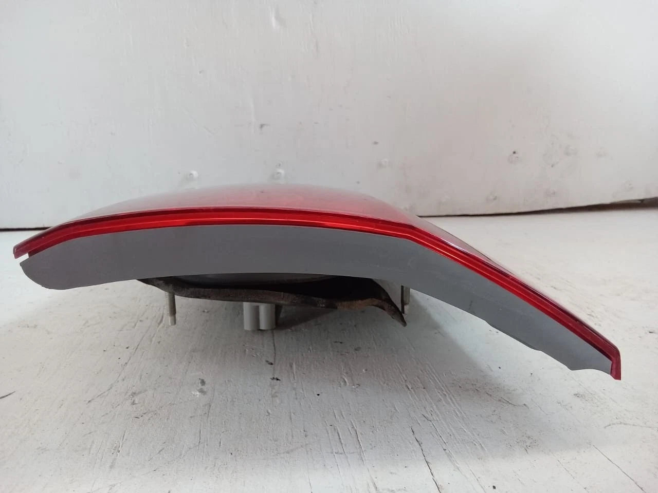 2006-2010 TOYOTA SIENNA LID TAIL LIGHT REAR LAMP RIGHT PASSENGER SIDE 81680AE020