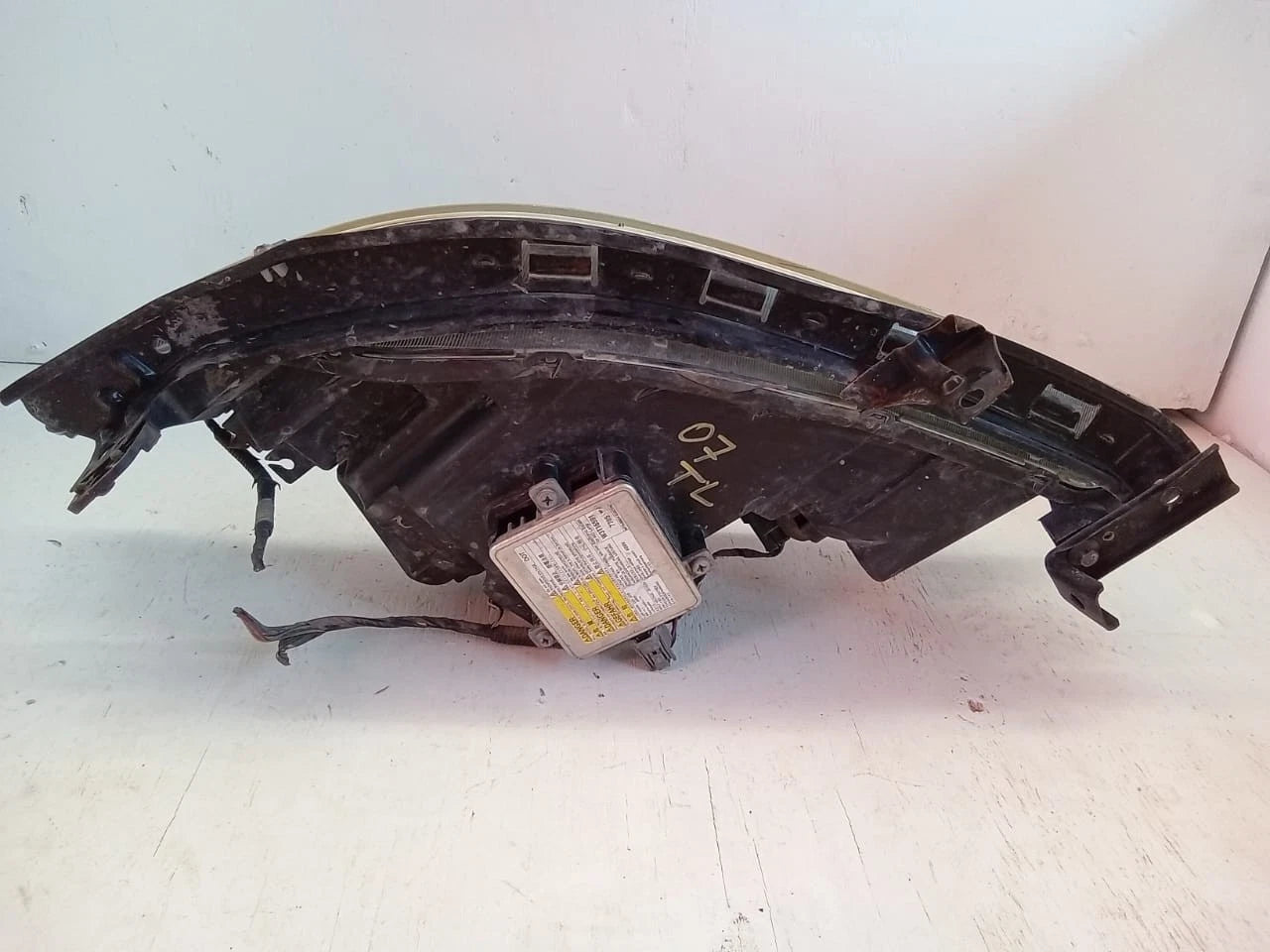 2007-2008 ACURA TL SEDAN RIGHT PASSENGER SIDE HEADLIGHT XENON HID HEADLAMP W3T16591 33151SEPA32