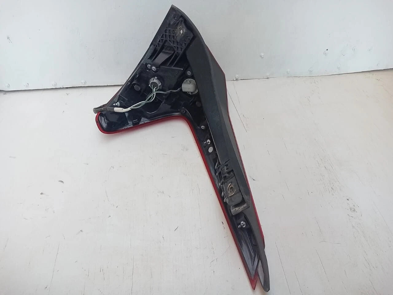 2018-2020 MITSUBISHI ECLIPSE CROSS TAIL LIGHT REAR LAMP LEFT DRIVER SIDE 8330B014