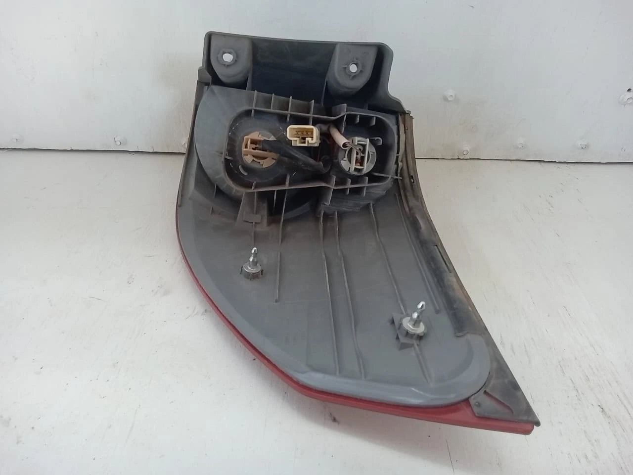 2006-2010 TOYOTA SIENNA TAIL LIGHT REAR LAMP LEFT DRIVER SIDE 81560AE020