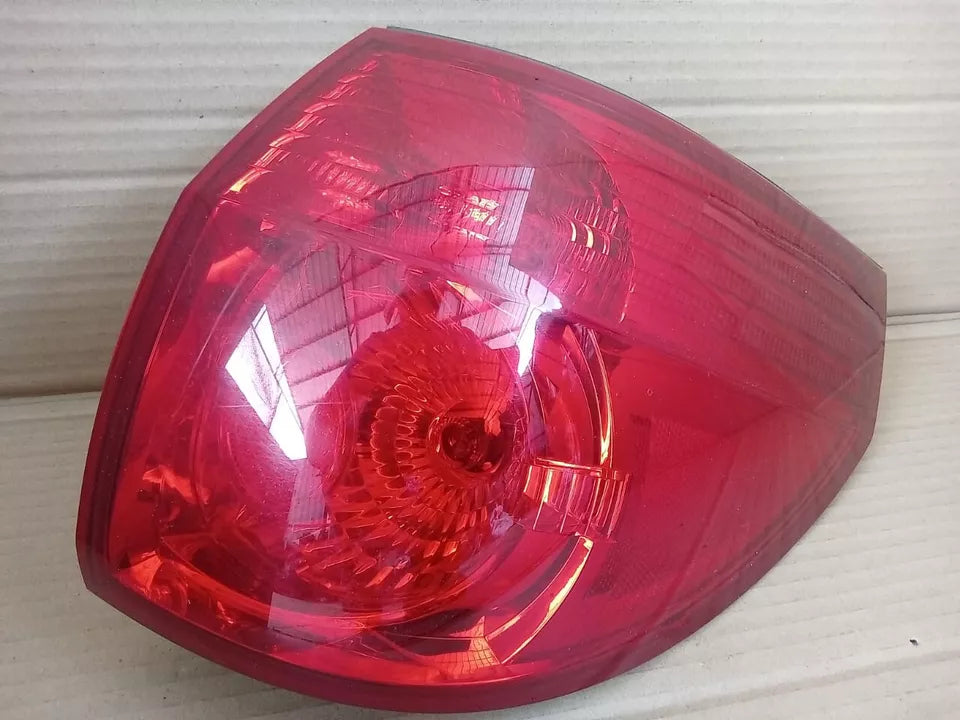 2006-2010 TOYOTA SIENNA TAIL LIGHT REAR LAMP RIGHT PASSENGER SIDE - OEM