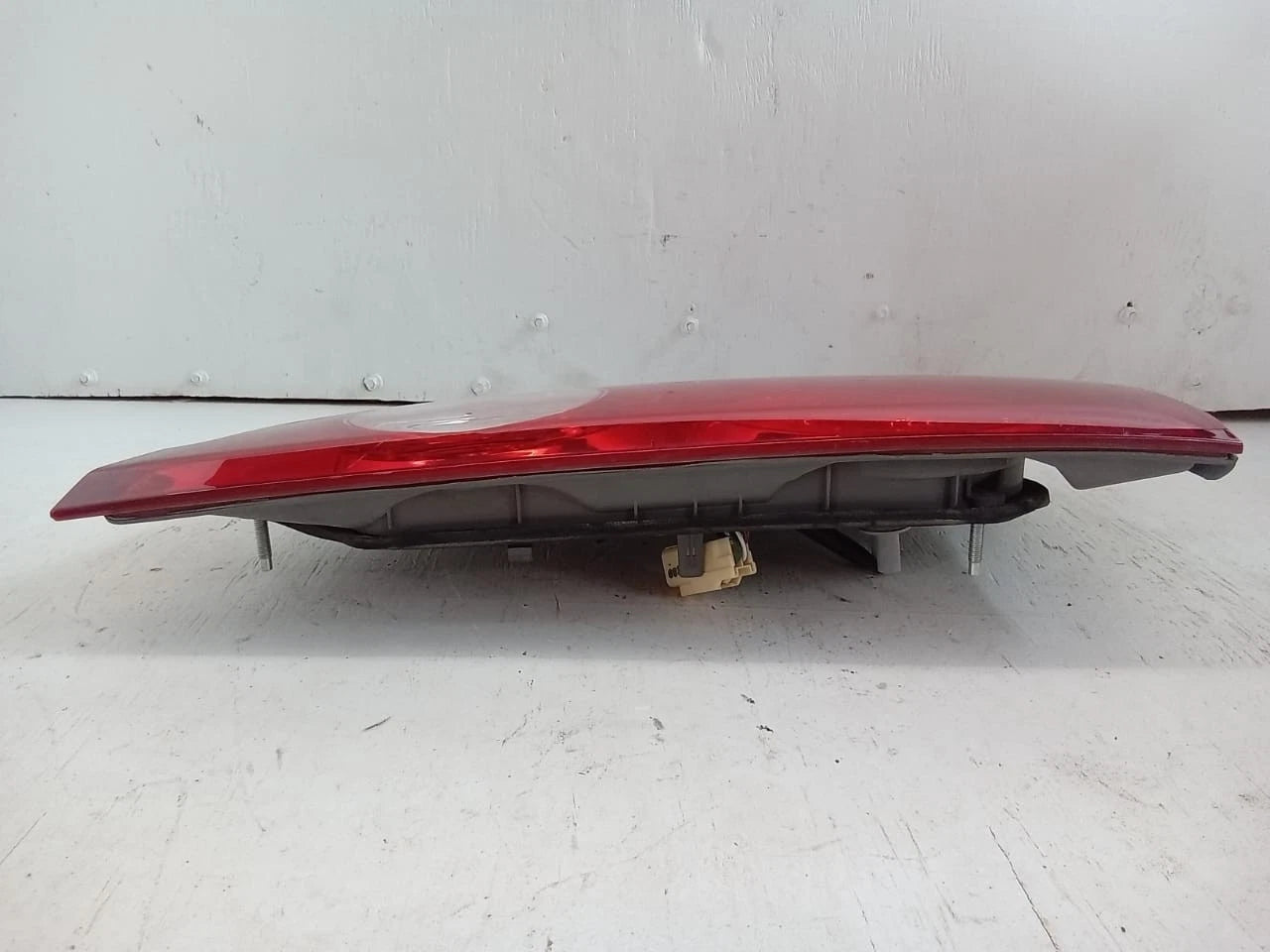 2006-2010 TOYOTA SIENNA LID TAIL LIGHT REAR LAMP RIGHT PASSENGER SIDE 81680AE020