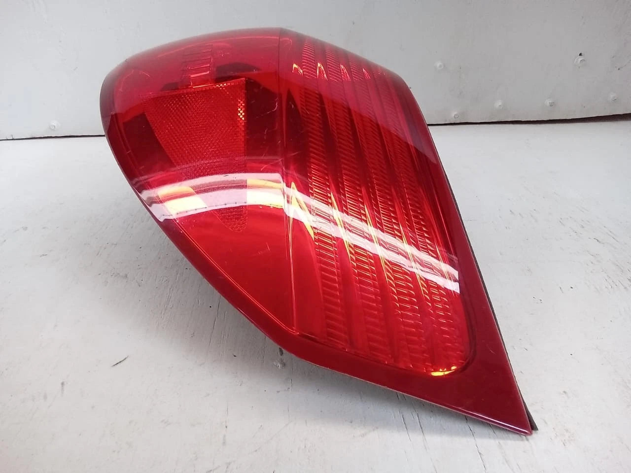 2006-2010 TOYOTA SIENNA TAIL LIGHT REAR LAMP RIGHT PASSENGER SIDE 81550AE020