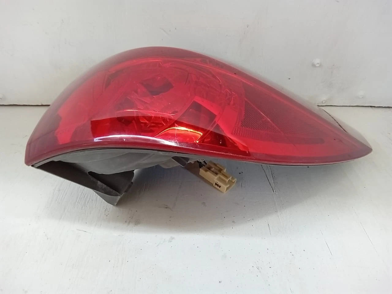 2006-2010 TOYOTA SIENNA TAIL LIGHT REAR LAMP RIGHT PASSENGER SIDE 81550AE020