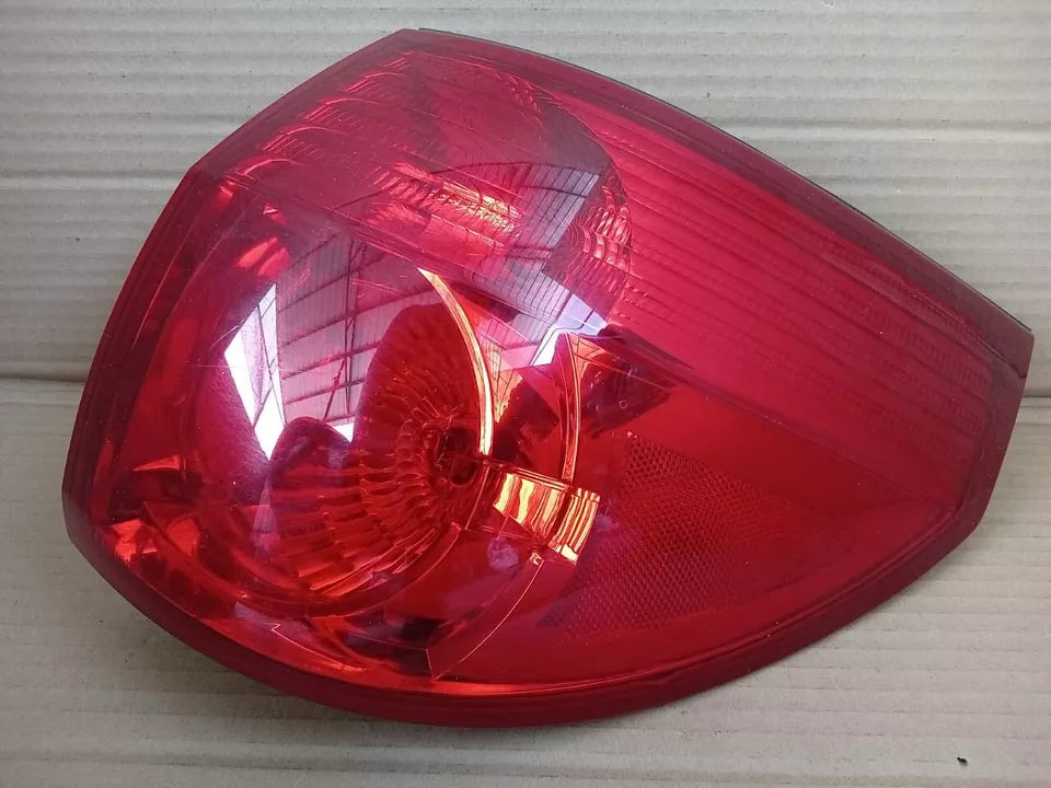 2006-2010 TOYOTA SIENNA TAIL LIGHT REAR LAMP RIGHT PASSENGER SIDE - OEM