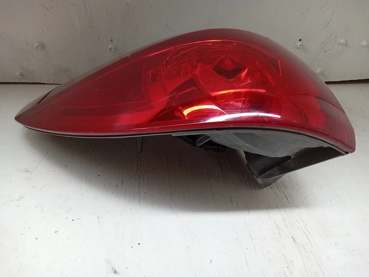 2006-2010 TOYOTA SIENNA TAIL LIGHT REAR LAMP LEFT DRIVER SIDE 81560AE020
