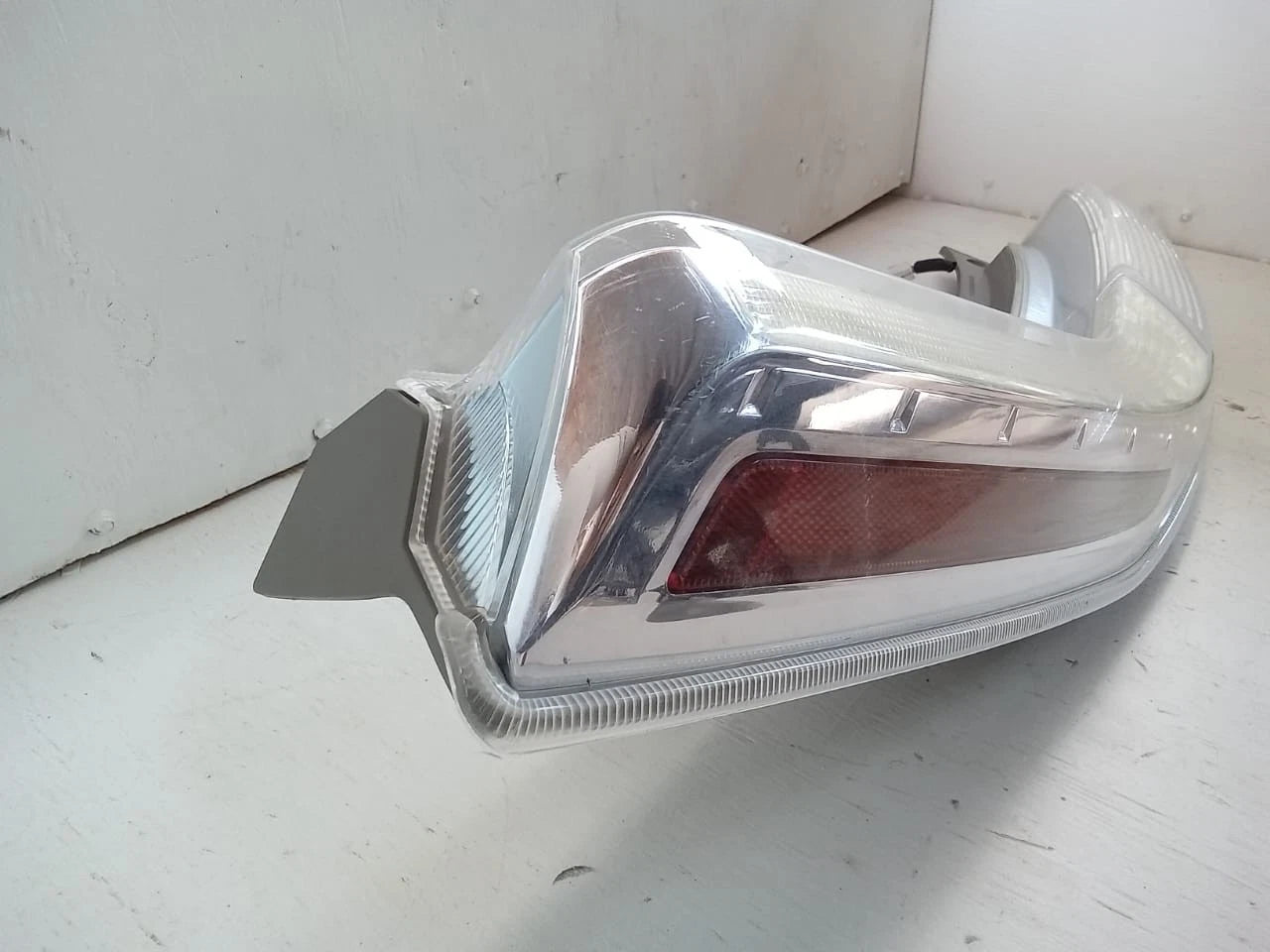2013-2014 NISSAN LEAF REAR LAMP LEFT DRIVER SIDE 26555-3NA3A