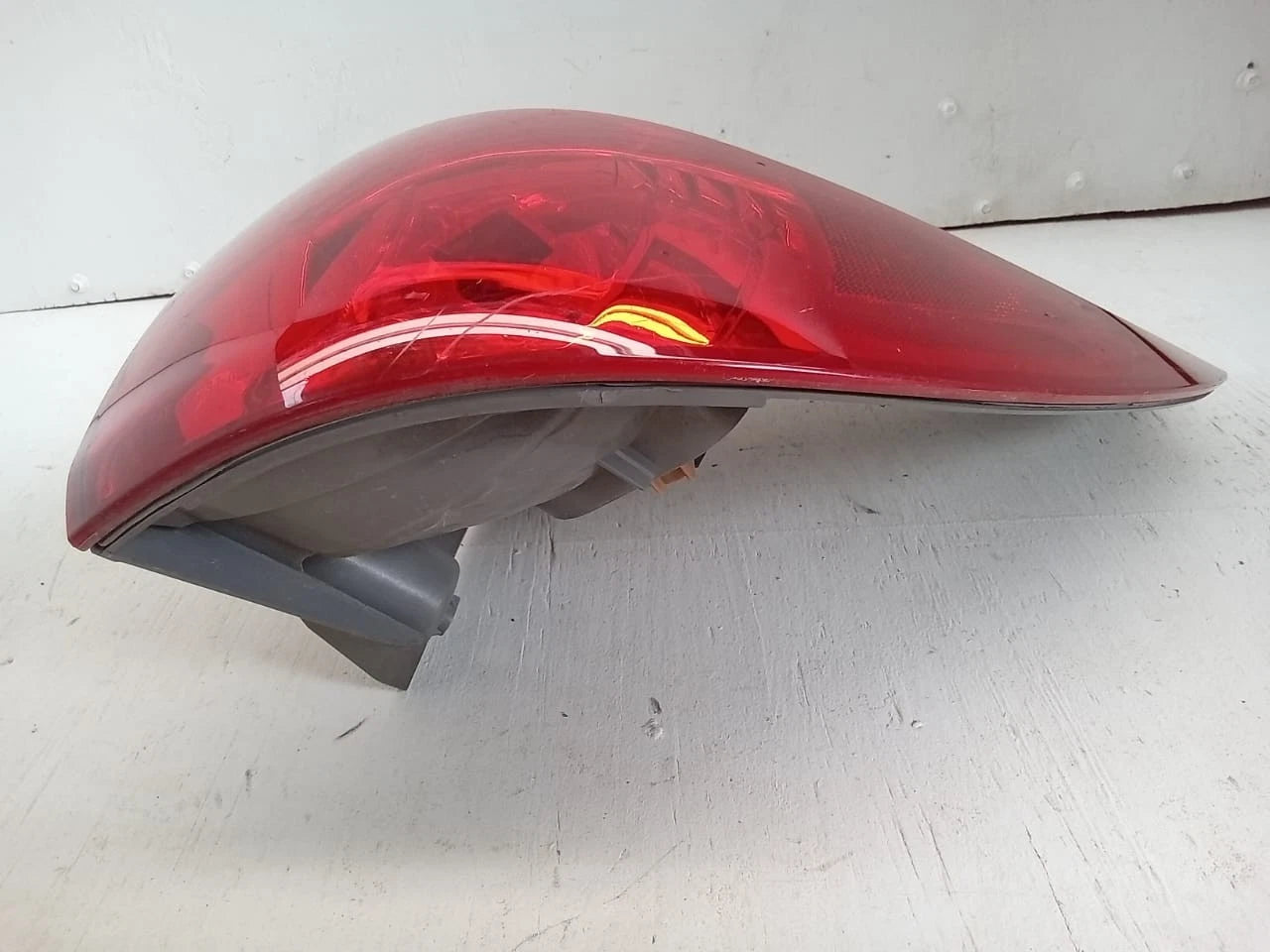 2006-2010 TOYOTA SIENNA TAIL LIGHT REAR LAMP RIGHT PASSENGER SIDE 81550AE020