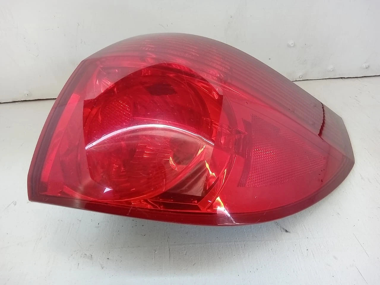 2006-2010 TOYOTA SIENNA TAIL LIGHT REAR LAMP RIGHT PASSENGER SIDE 81550AE020