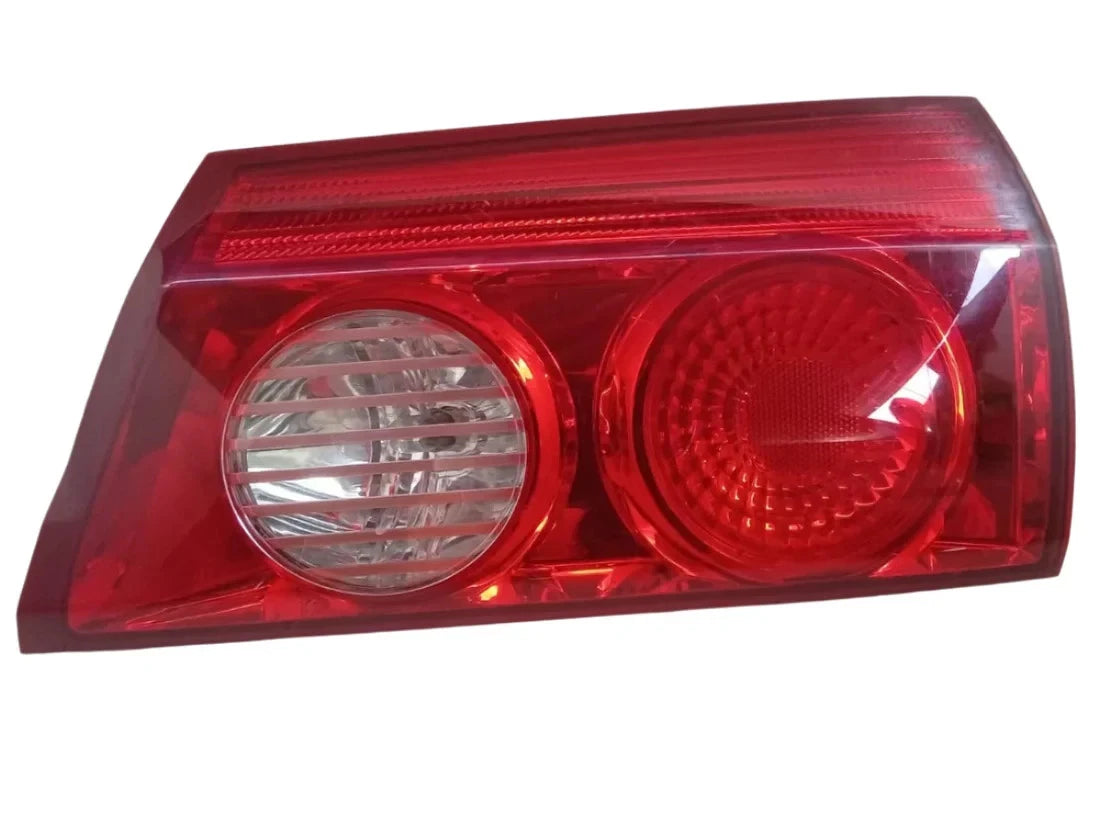 2006-2010 TOYOTA SIENNA LID TAIL LIGHT REAR LAMP RIGHT PASSENGER SIDE 81680AE020