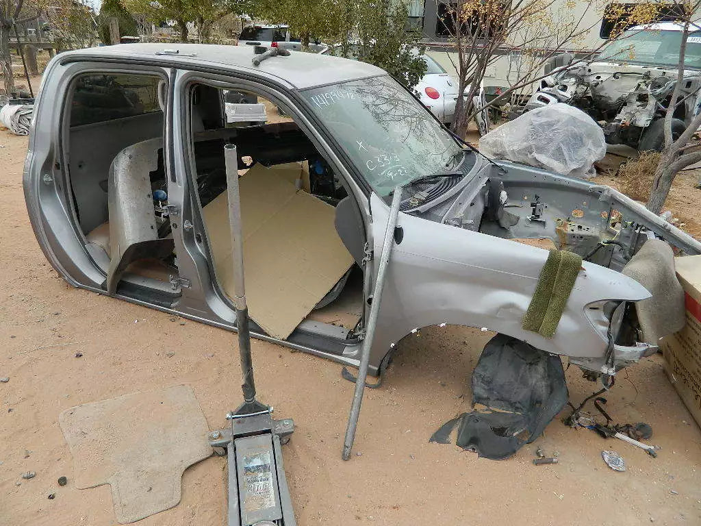 2004-2006 TOYOTA TUNDRA 4.7L V8 DOUBLE CAB TRUCK CABIN ONLY GRAY SILVER COLOR